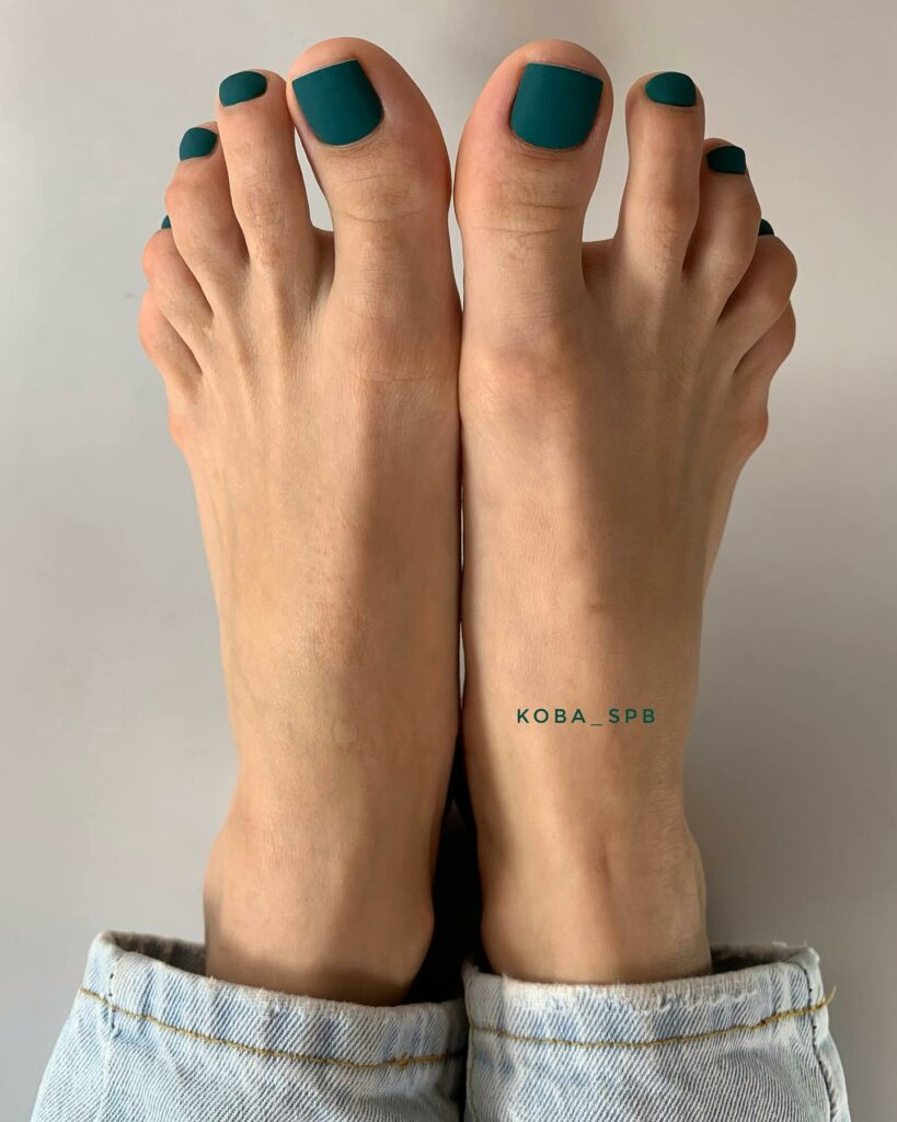 40 Latest Dark Green Pedicure Ideas To Try In 2024! 32 Matte Dark Green Pedicure
