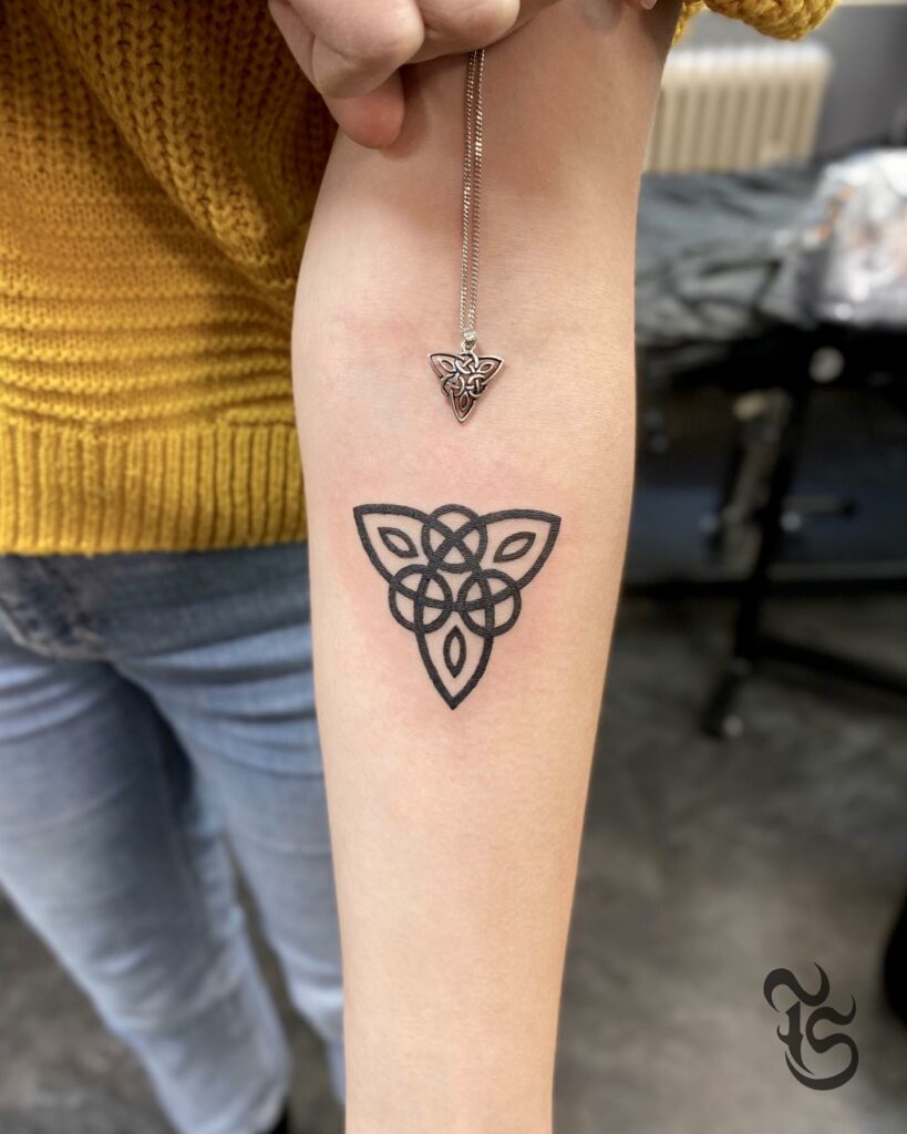 20+ Amazing CELTIC TATTOOS + All Their Meanings! 19 Trinity Knot Tattoo