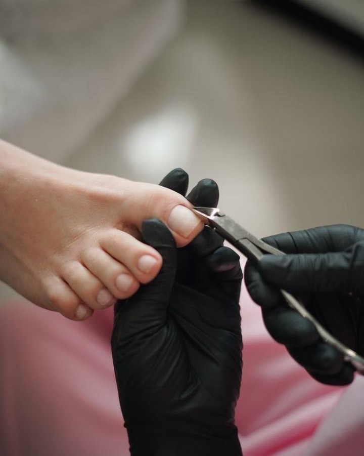 A Comprehensive Guide to Men's Pedicures in 2024 14 Men's Pedicure