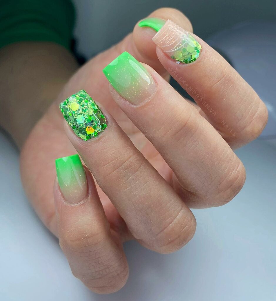 20 Latest Short Ombre Nail Ideas To Try In 2024! 23 Green Ombre Short Square Nails