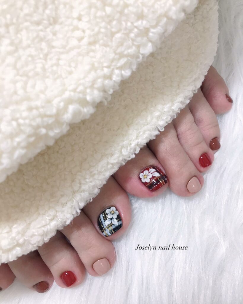 30 Red Pedicure Ideas to Add a Pop of Color to Your Look in 2024 28 Red Christmas