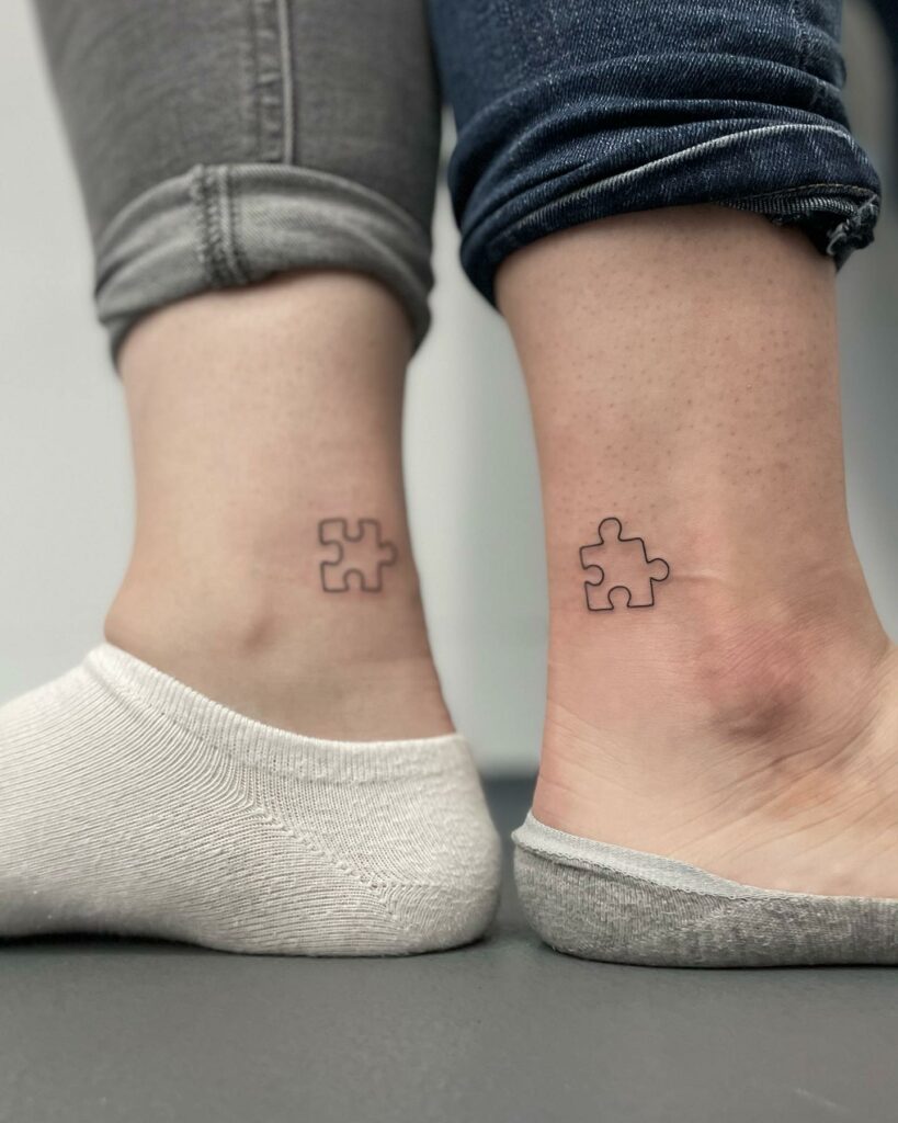 12+ BEAUTIFUL MOTHER AND DAUGHTER TATTOO IDEAS TO SHOWCASE YOUR LOVE 21 Mother-Daughter Connecting Tattoo