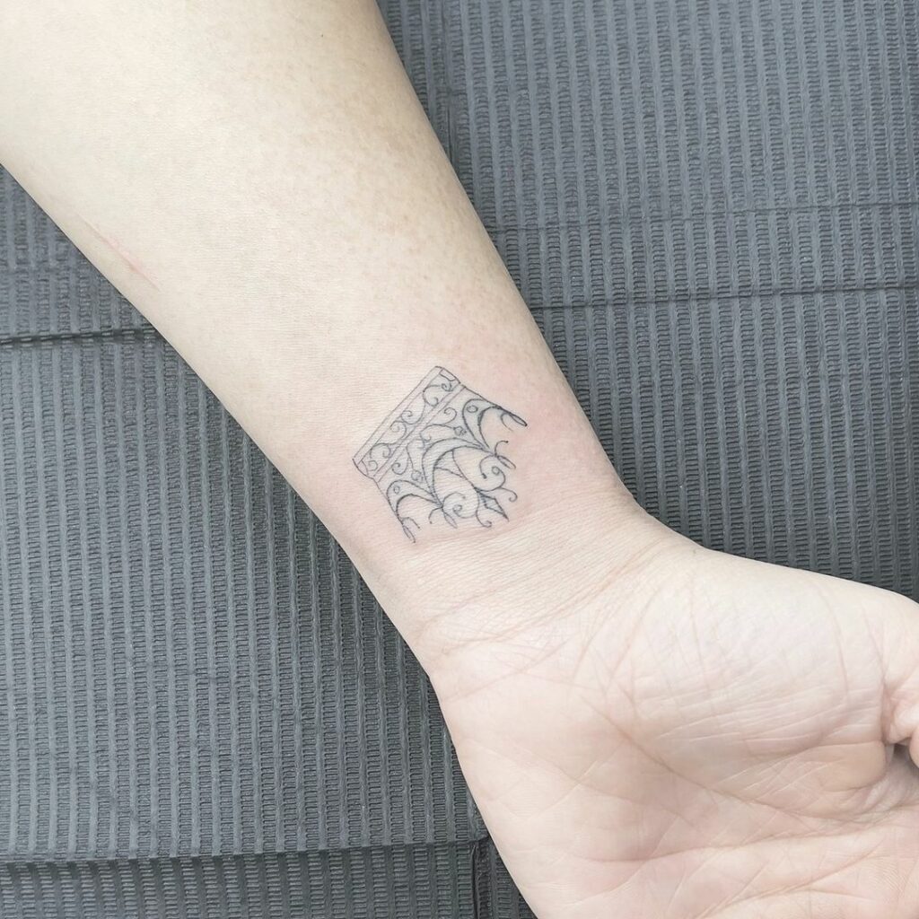 20 Amazing Tattoo Ideas For Women in 2024 25 Crown Tattoos