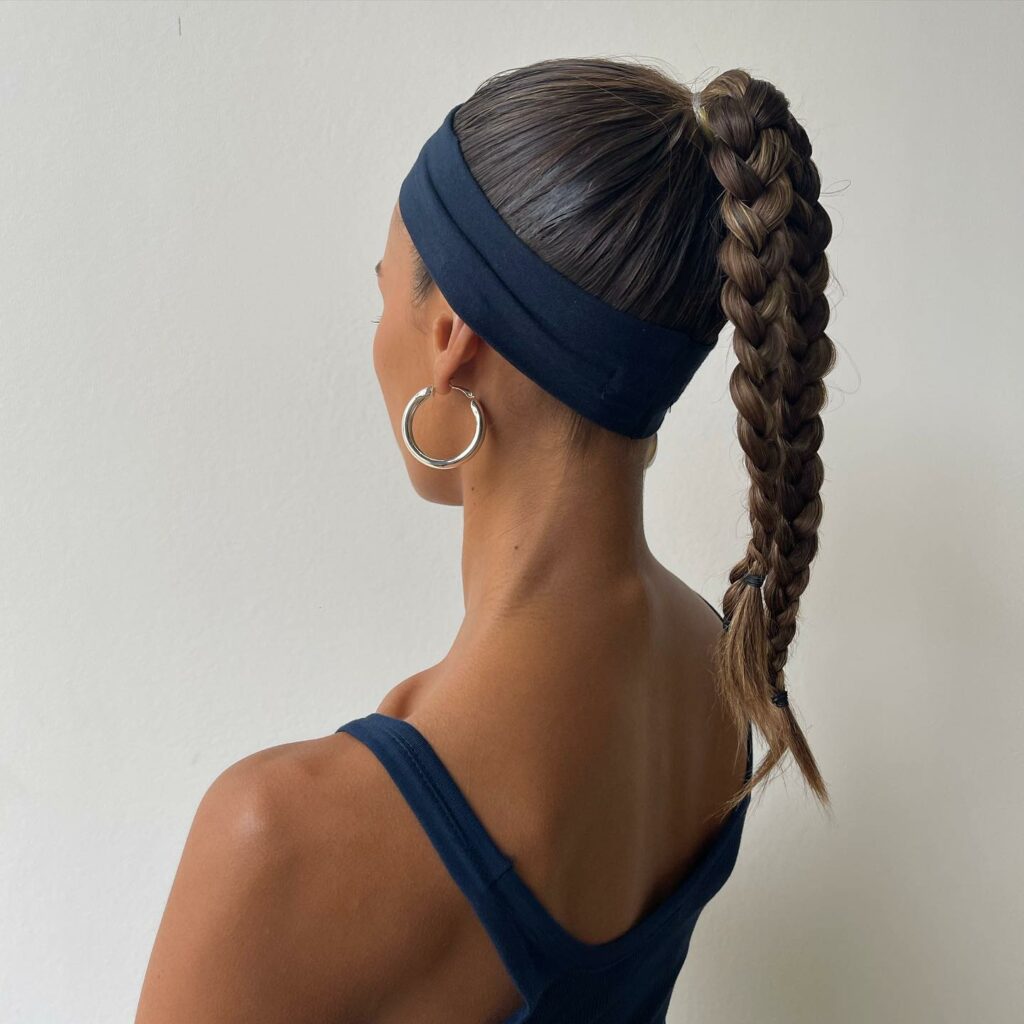35 Ponytail Hairstyles Ideas for Effortless Elegance in 2024 33 Summer-Ready Ponytail with Fabric Headband