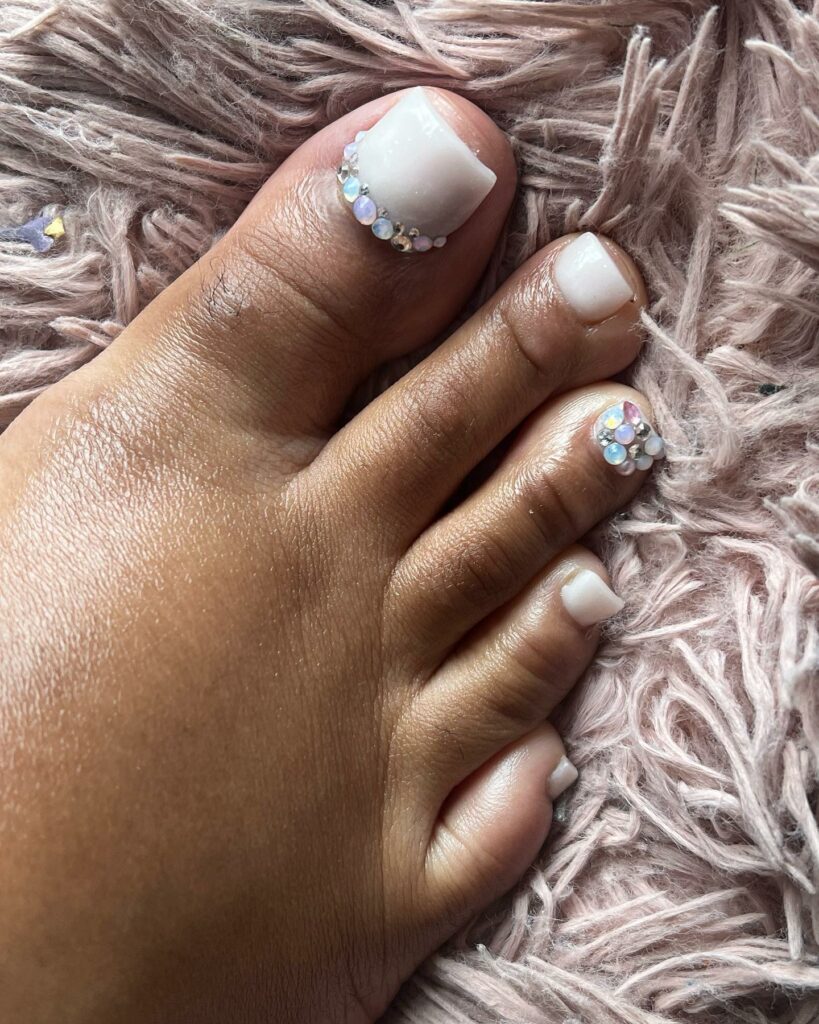 35 White Pedicure Ideas for a Chic Look in 2024 39 Dazzling Toenail Art with Rhinestones