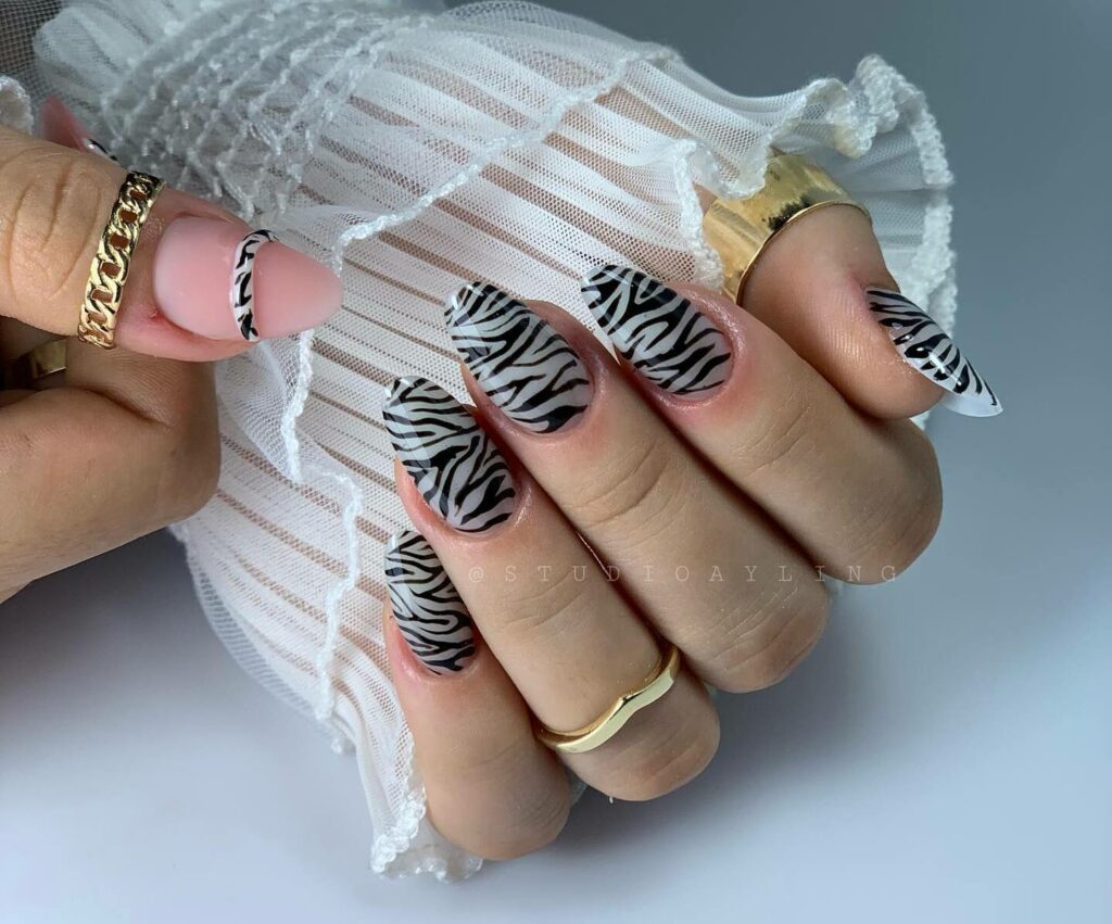 20 LATEST WILD STRIPE NAIL DESIGNS TO TRY IN 2024! 15
