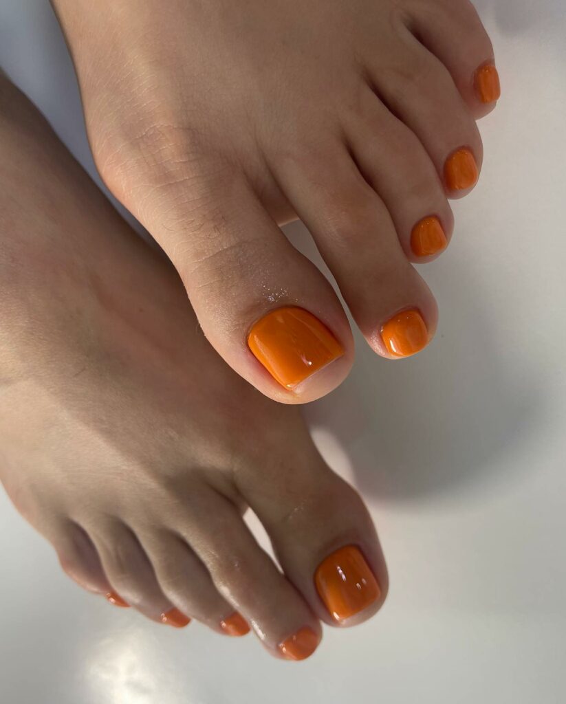 29 Vibrant Summer Pedicure Color Designs to Experiment within 2024 17 The Orange Spectrum