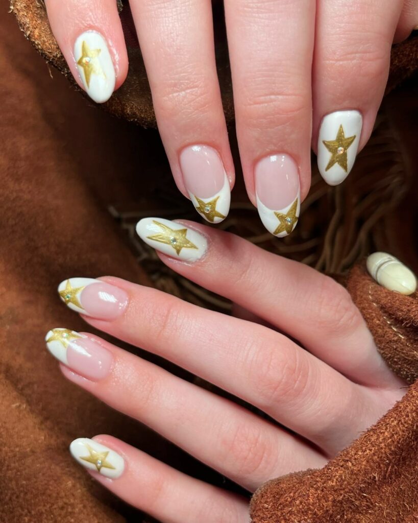 30 Latest White And Gold Nail Ideas To Try In 2024! 48 White Nails With Gold Stars Design