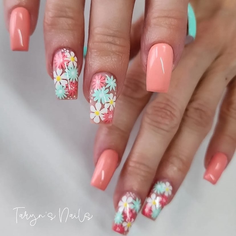 Latest Floral Nail designs to try in 2024! 21