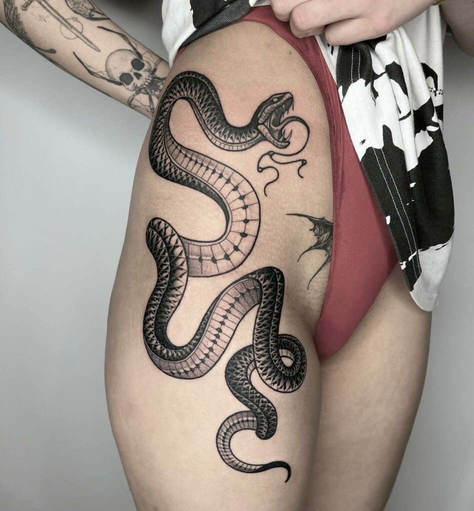 12 Amazing Thigh Tattoo Ideas - UPDATED 2024 10 Thigh Tattoo