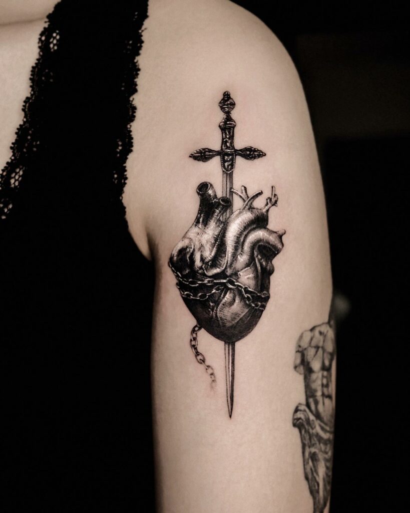 10+ BEAUTIFUL BROKEN HEART TATTOOS YOU NEED TO SEE! 19 Realistic Heart Tattoo