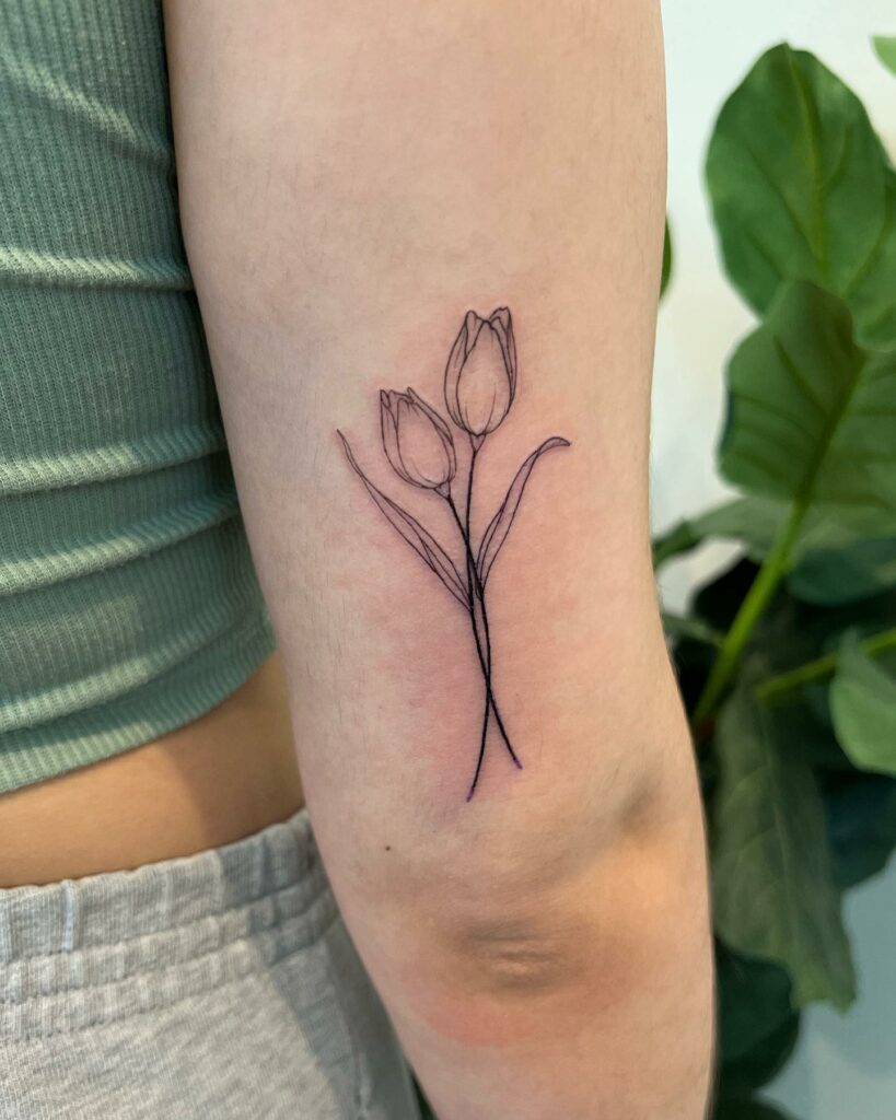 FLORAL TATTOO MEANINGS & 10 AMAZING DESIGNS TO INSPIRE YOU! 21 Tulip Tattoos