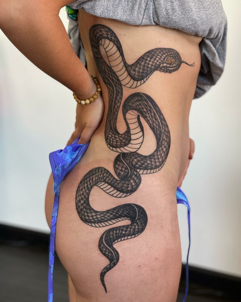 12+ AMAZING WOMEN’S SIDE RIB TATTOO IDEAS - 18 Snake Side Tattoo