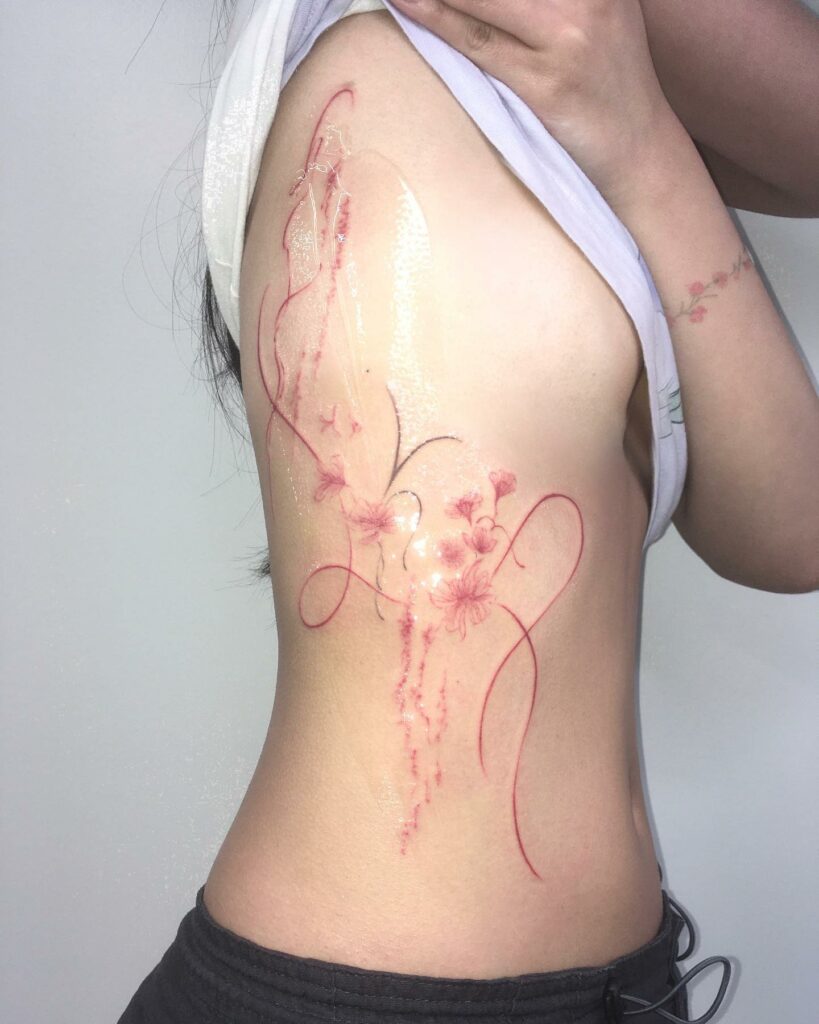 12+ AMAZING WOMEN’S SIDE RIB TATTOO IDEAS - 21 Fine Line Side Tattoo
