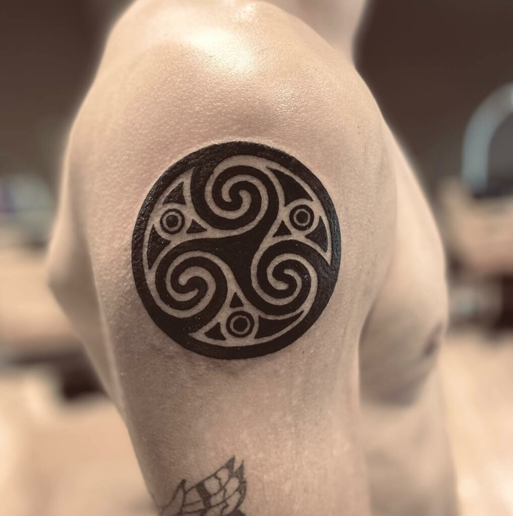 20+ Amazing CELTIC TATTOOS + All Their Meanings! 29 Celtic Spiral Knots