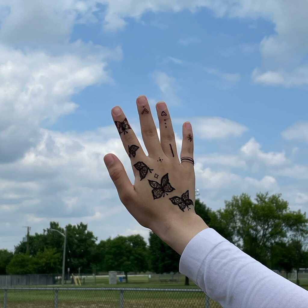How Long Does A Henna Tattoo Last? About 2wks But Follow These Tips To Prolong It 10 Henna Tattoo