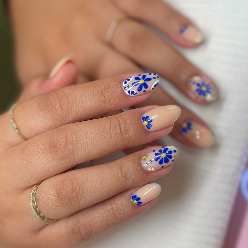 Latest Floral Nail designs to try in 2024! 17
