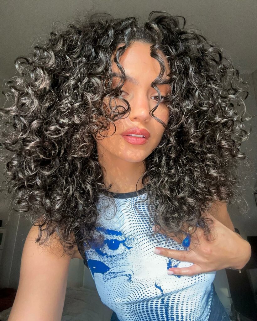 30 Medium Length Hairstyles Blonde Ideas to Try in 2024 11 Layered Curls