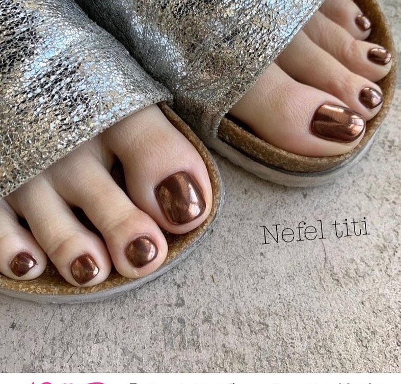 20 Latest Brown Pedicure Designs To Try In 2024! 20 Metallic Brown Pedicure