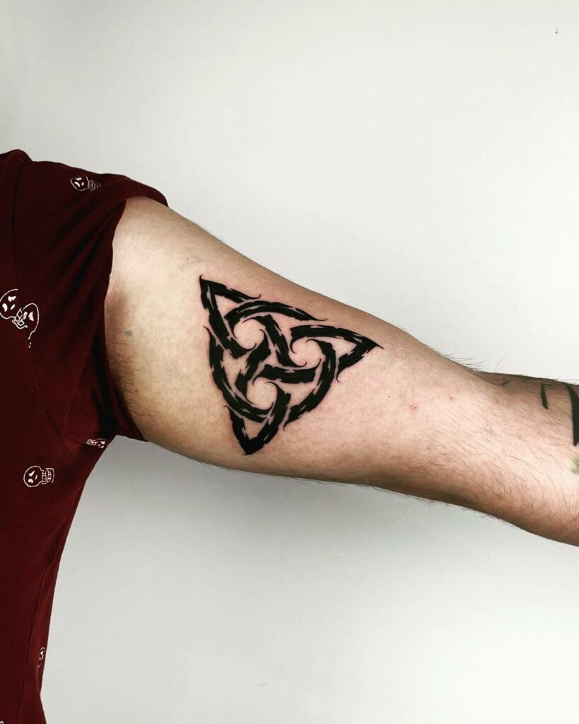 AMAZING PROTECTION TATTOO DESIGNS & MEANINGS IN 2024 23 Triquetra Tattoo
