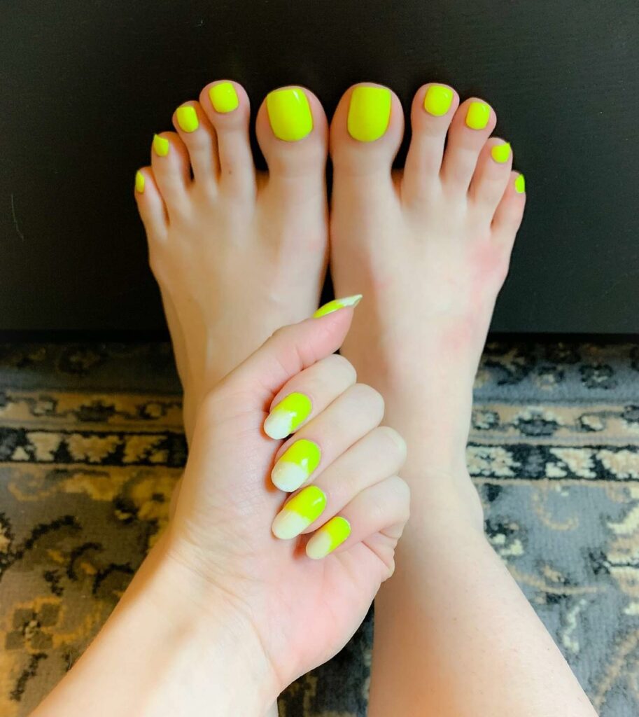 20 Latest Neon Yellow Pedicure Ideas To Try In 2024! 10 Subtle Neon Yellow Pedicure