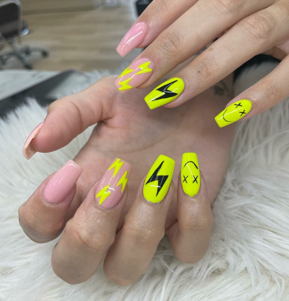 Show Off 25 Smiley Face Nail Designs in 2024 20