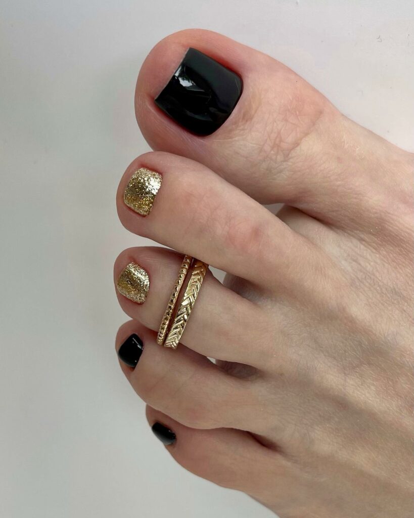 22 Latest Black And Gold Pedicure Designs To Try In 2024! 16 Gold Chrome