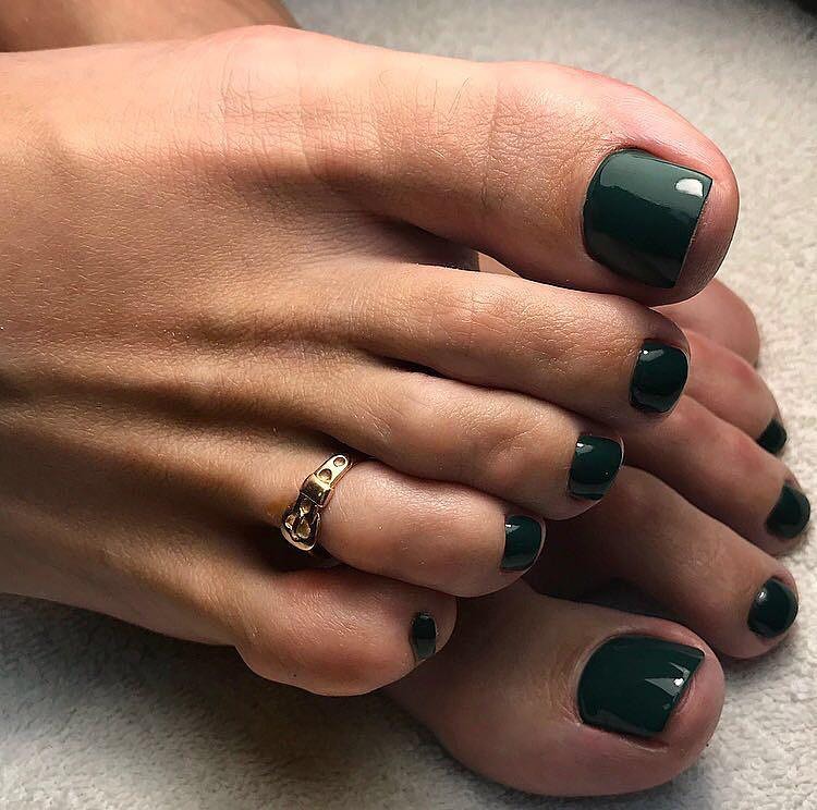40 Latest Dark Green Pedicure Ideas To Try In 2024! 45 Classic Dark Green Pedicure