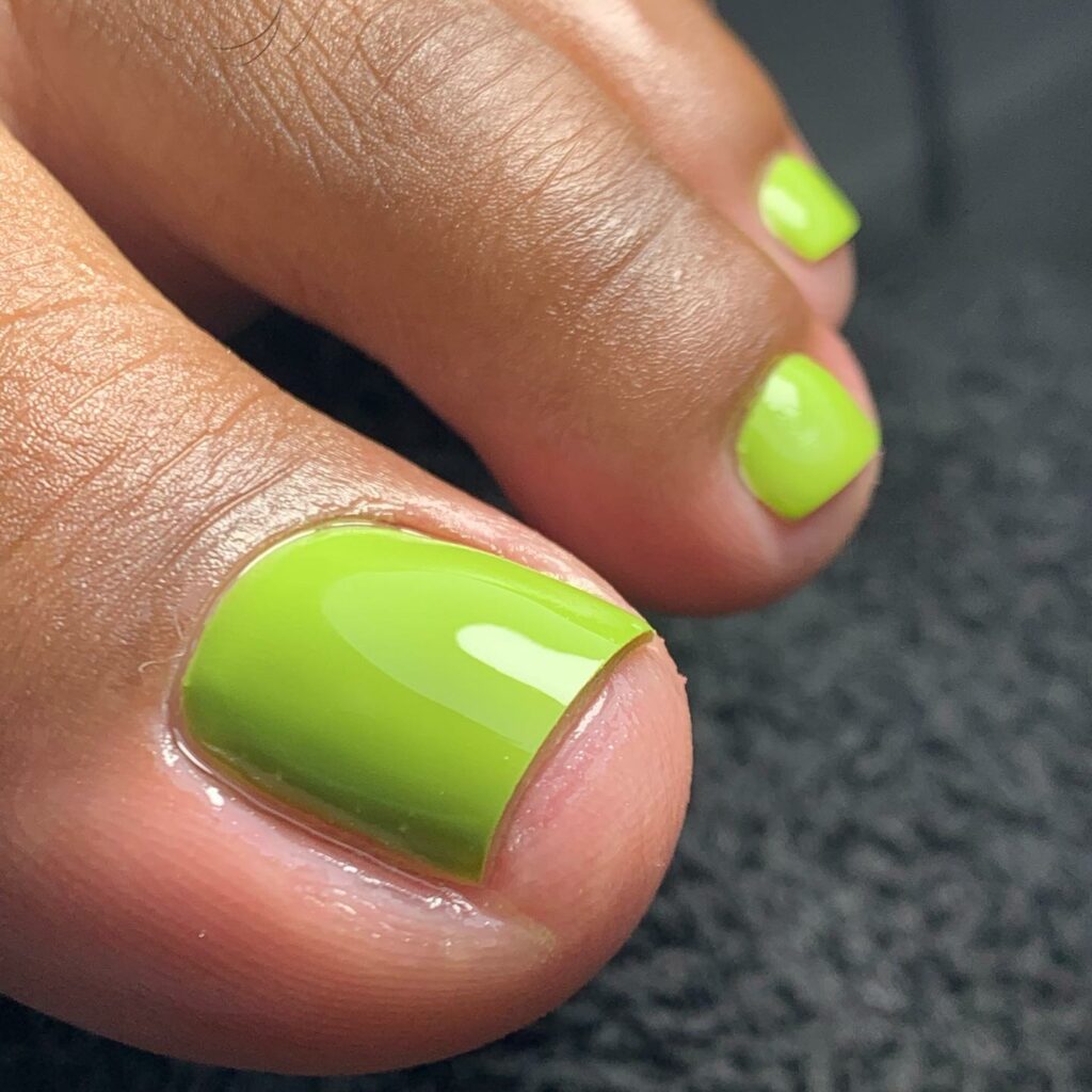 30 Green Pedicure Ideas to Refresh Your Look in 2024 32 Summer Neon Green