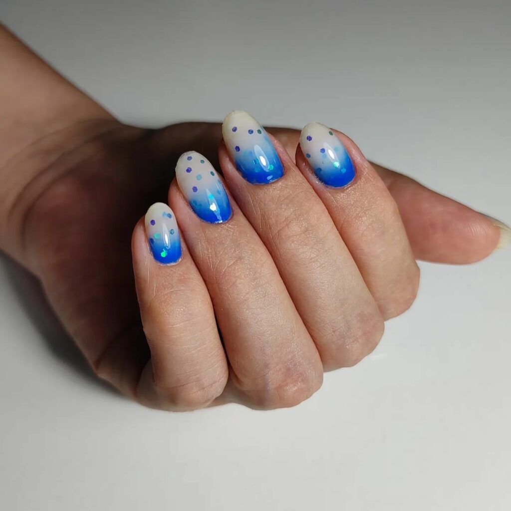 20 Latest Short Ombre Nail Ideas To Try In 2024! 13 White And Blue Ombre Short Round Nails