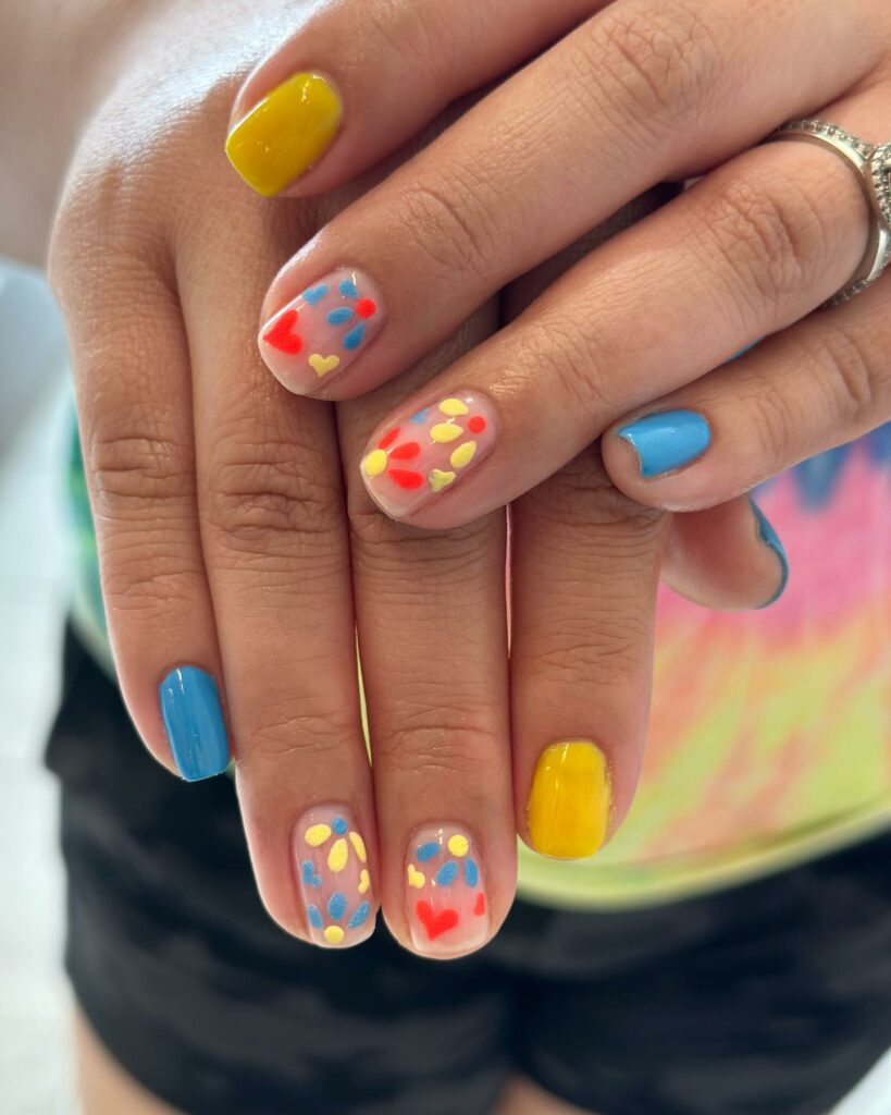 40 Latest Short Summer Nail Designs To Try In 2024! 40 Blue And Yellow Short Summer Nails With Daisy Design