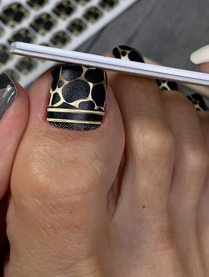 22 Latest Black And Gold Pedicure Designs To Try In 2024! 19 Matte Black & Gold