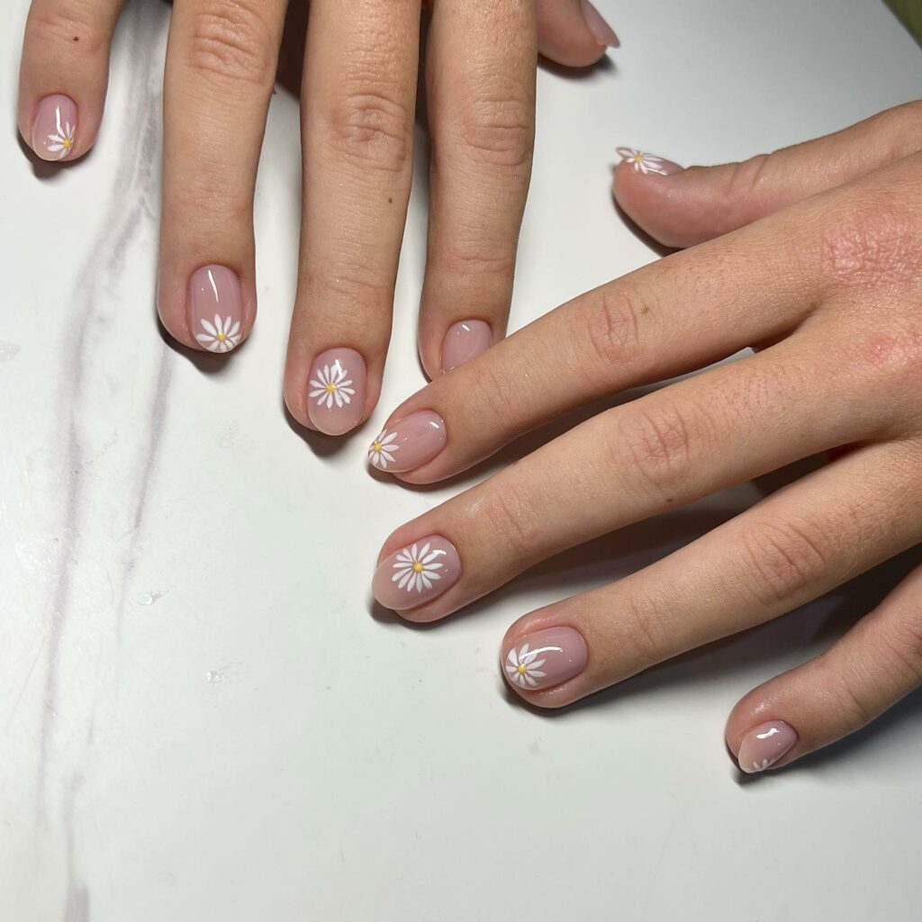 20 Latest Nude Short Nail Ideas To Try In 2024! 28 Nude Short Nails With Daisies Design