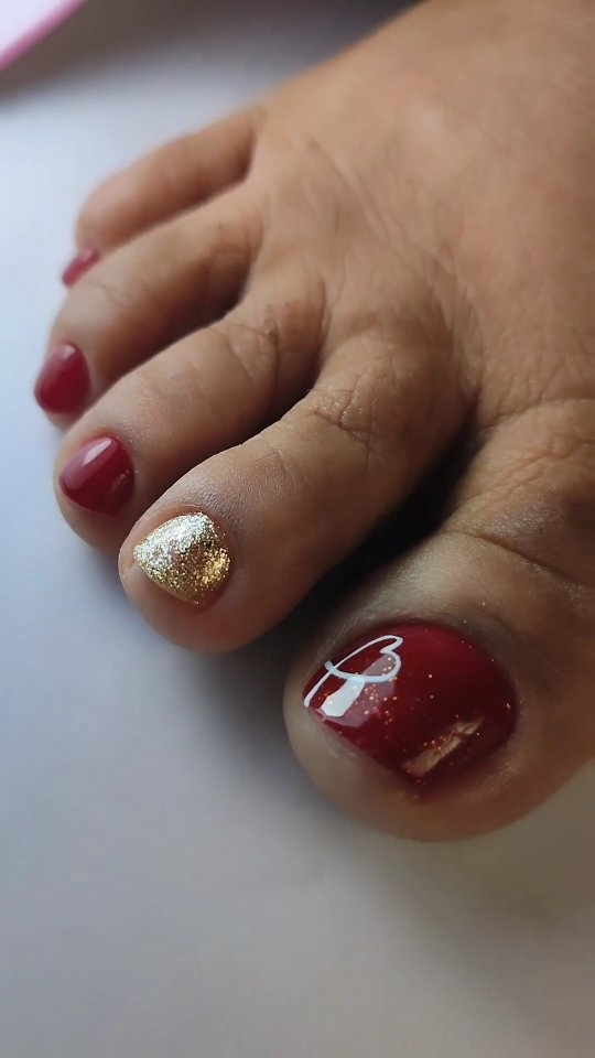 30 Festive Christmas Pedicure Ideas to Experiment with in 2024 16 A Luxe Blend of Red and Gold