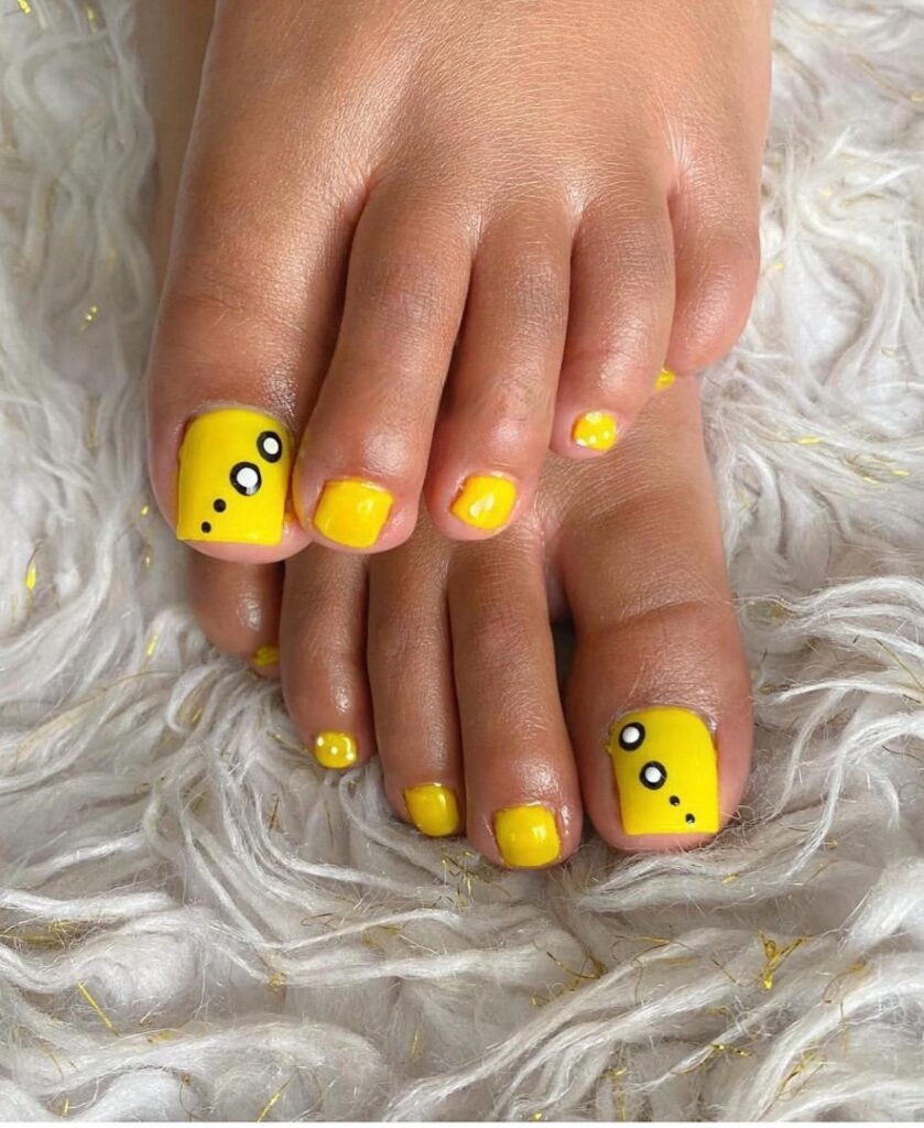 30 Yellow Pedicure Ideas to Brighten Up Your Look in 2024 16 Yellow Pedicure With Dot