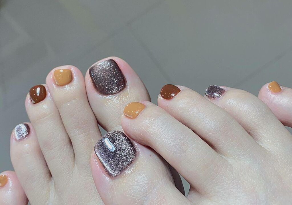 20 Latest Brown Pedicure Designs To Try In 2024! 16 Brown Series Ombre Pedicure With Glitter