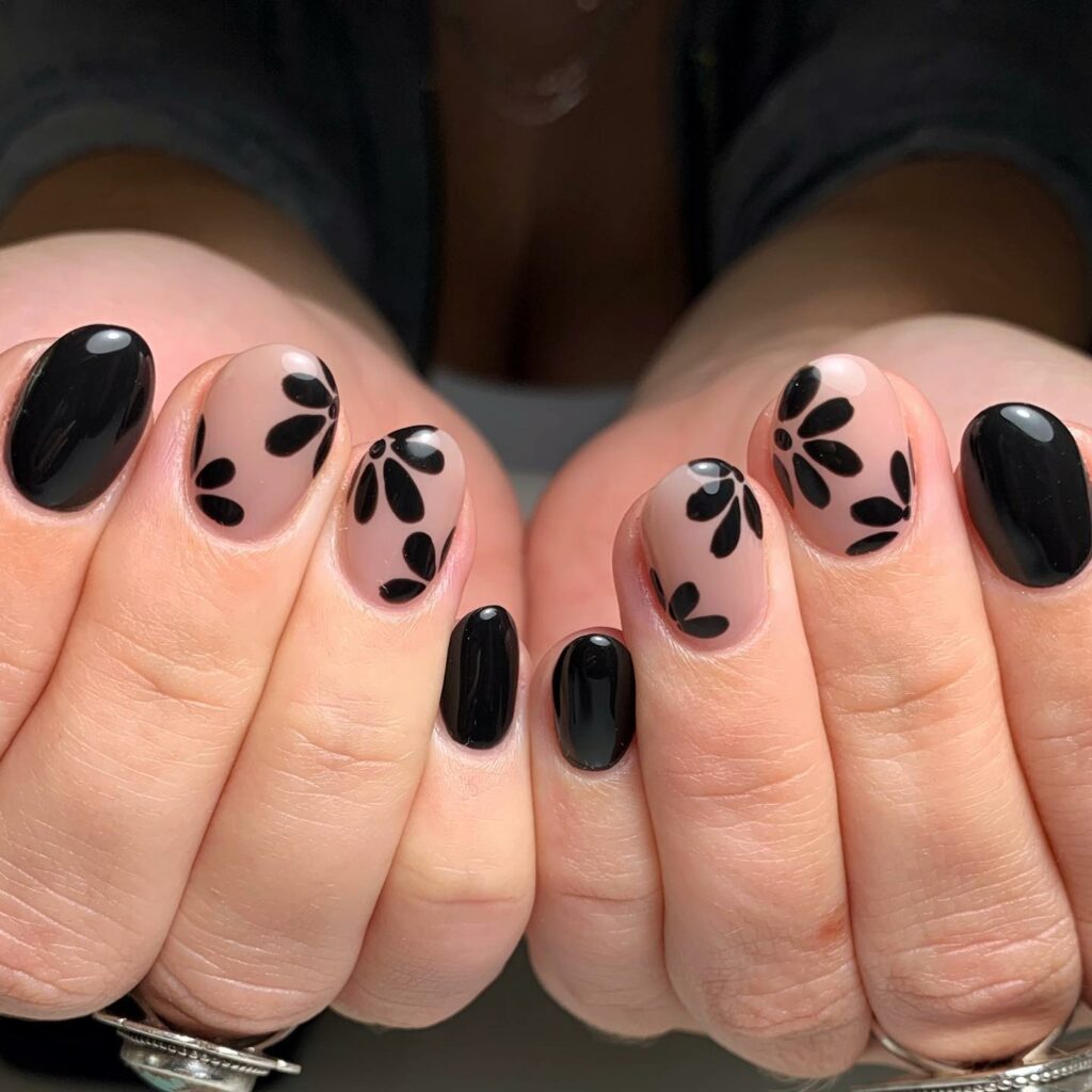 30 Latest Short Rounded Nail Ideas To Try In 2024! 24 Black & Nude