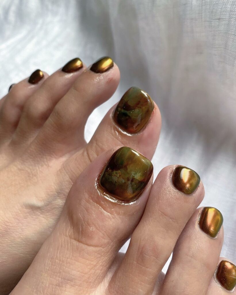 30 Gold Pedicure Ideas to Add Glamour to Your Look in 2024 21 Amazing Full Gold Pedicure Design