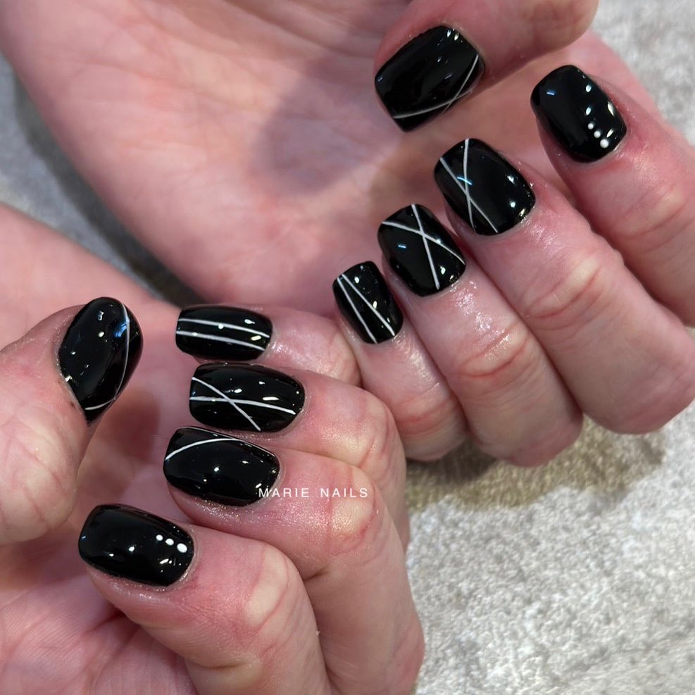 45 Latest Short Black Nail Designs To Try In 2024! 22 Metallic Stripes