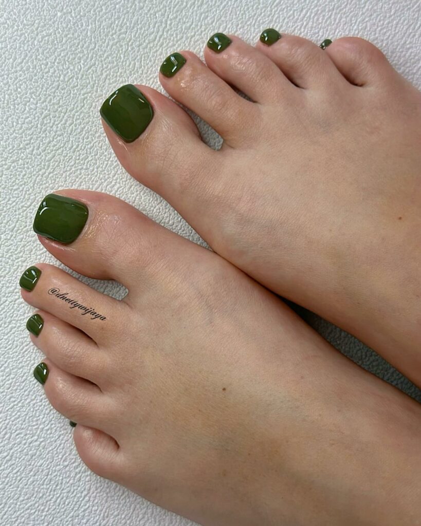 30 Green Pedicure Ideas to Refresh Your Look in 2024 11 Olive Green