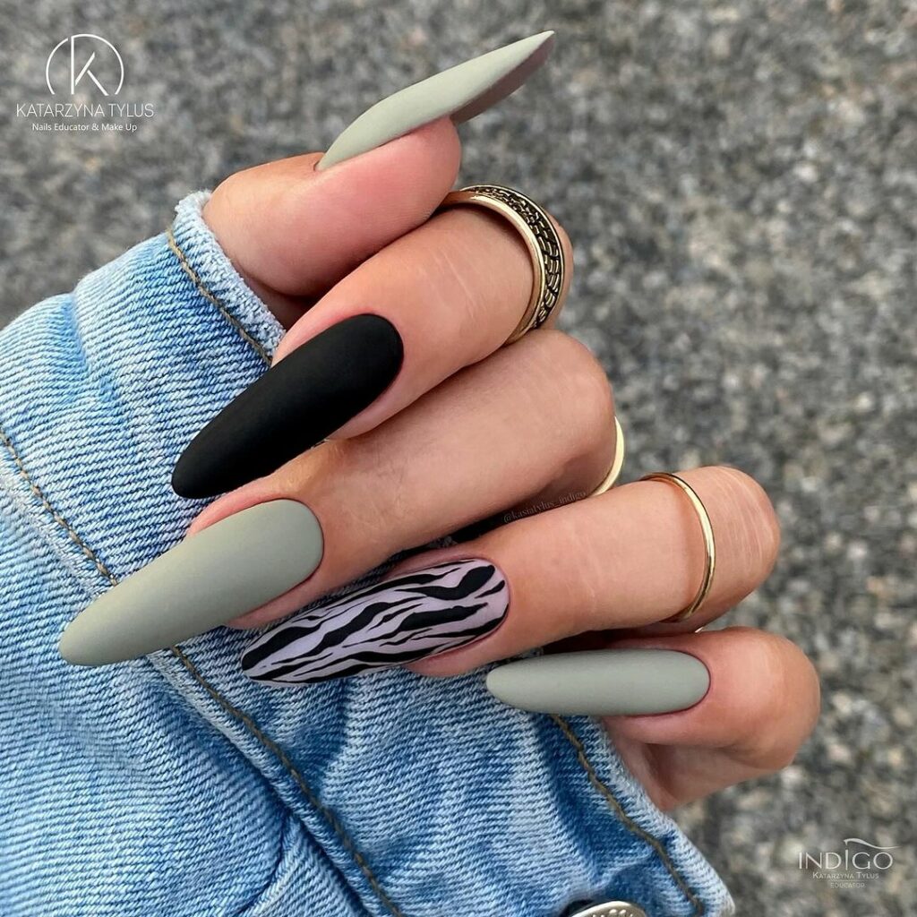 20 LATEST WILD STRIPE NAIL DESIGNS TO TRY IN 2024! 27