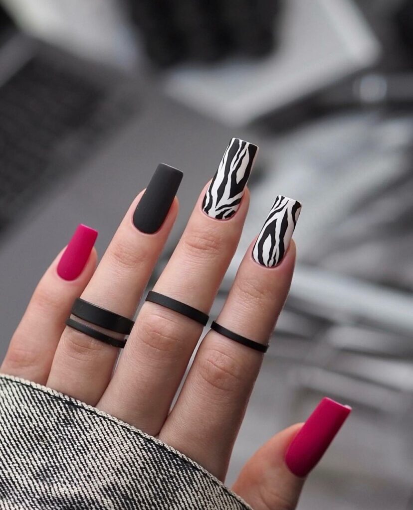 20 LATEST WILD STRIPE NAIL DESIGNS TO TRY IN 2024! 17