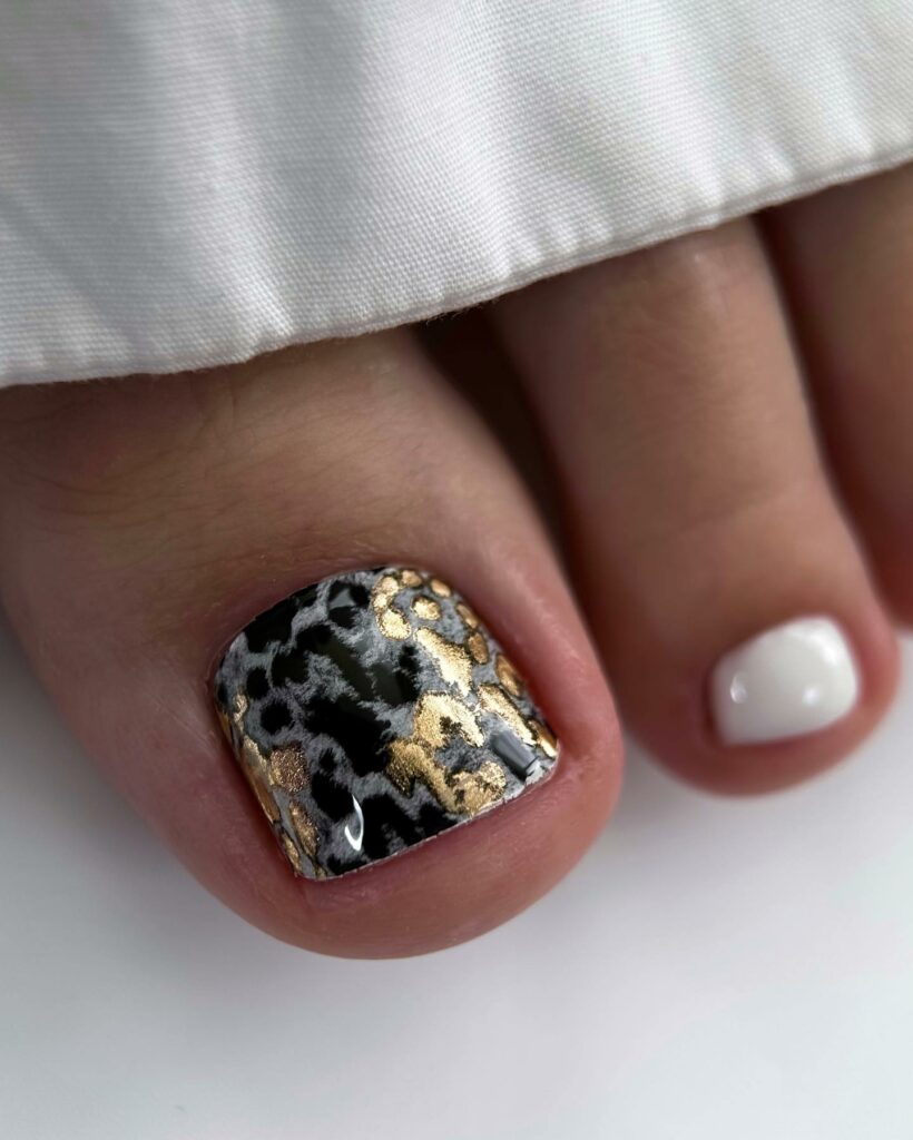 22 Latest Black And Gold Pedicure Designs To Try In 2024! 10 Ultra Glossy Flakes