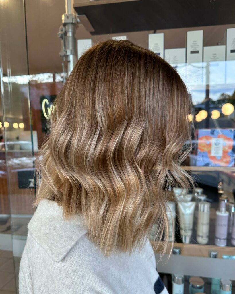 25 Short Layered Haircut Ideas to Revamp Your Look in 2024 16 windswept lob
