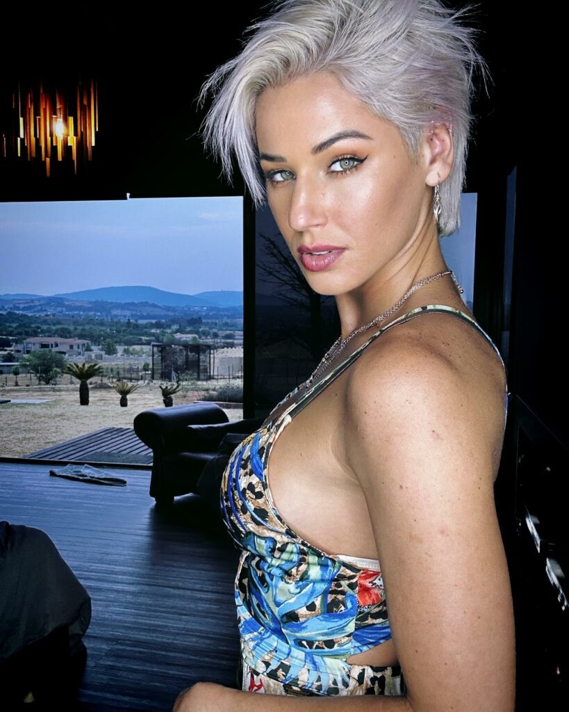 35 Short-Sided Shaved Female Hairstyles to Flaunt Your Boldness in 2024 22 Short Yet Feminine Hair