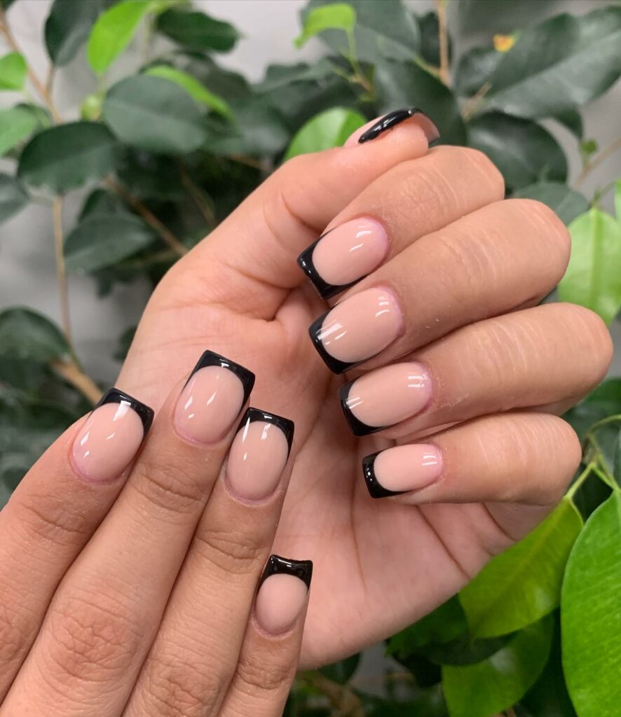 22 Latest Short Black French Tip Nail Ideas To Try In 2024! 16 Black French Tip Short Square Nails