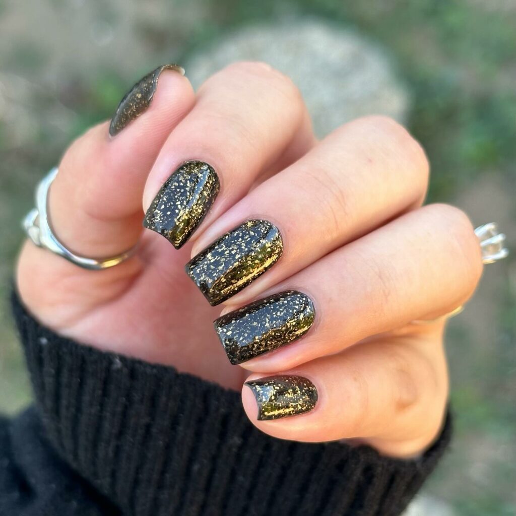 19 Latest Black Glitter Nail Designs To Try In 2024! 26 Short Square Black Nails With Gold Glitter