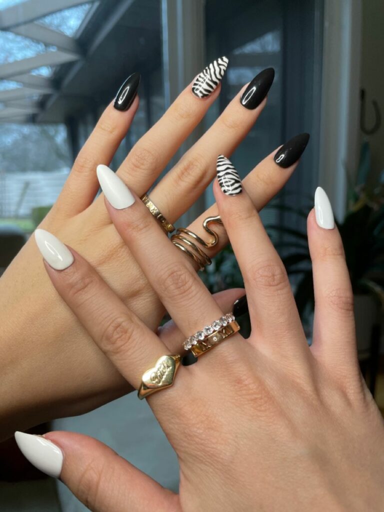 20 LATEST WILD STRIPE NAIL DESIGNS TO TRY IN 2024! 11
