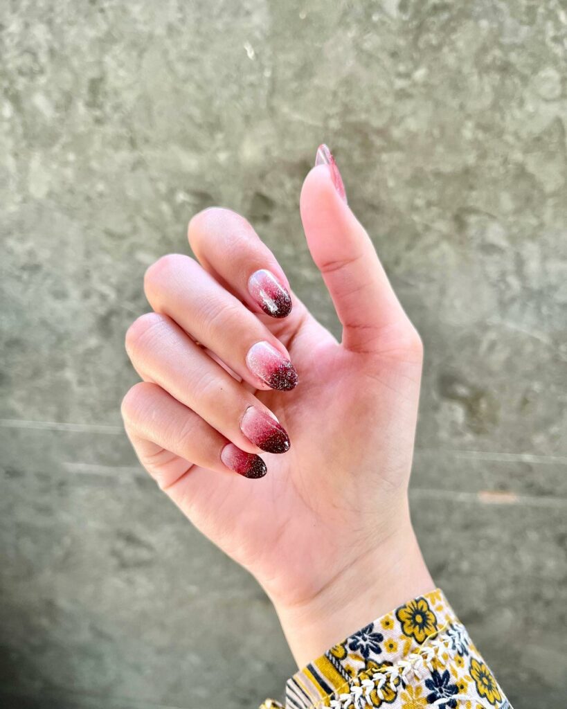 20 Latest Wine Color Nail Ideas To Try In 2024! 31 Red Wine Ombre Nails With Glitter