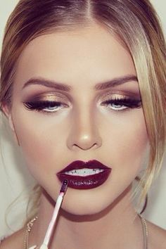 10 Makeup Trends for Autumn / Winter You Need to Try 17 Model shot of AW16 evening make up trends